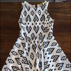 Dee Elle Black and White Sleeveless Dress